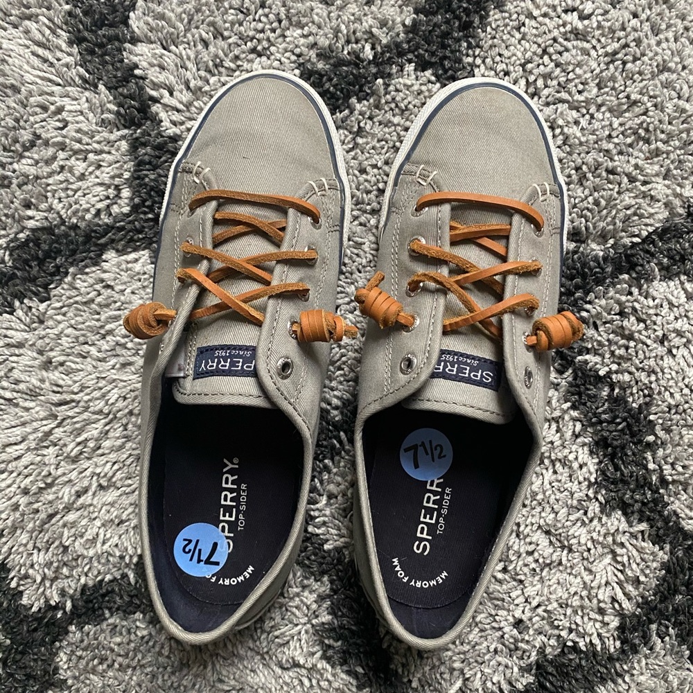 Sperry Women’s Crest Vibe Memory-Foam Sneakers